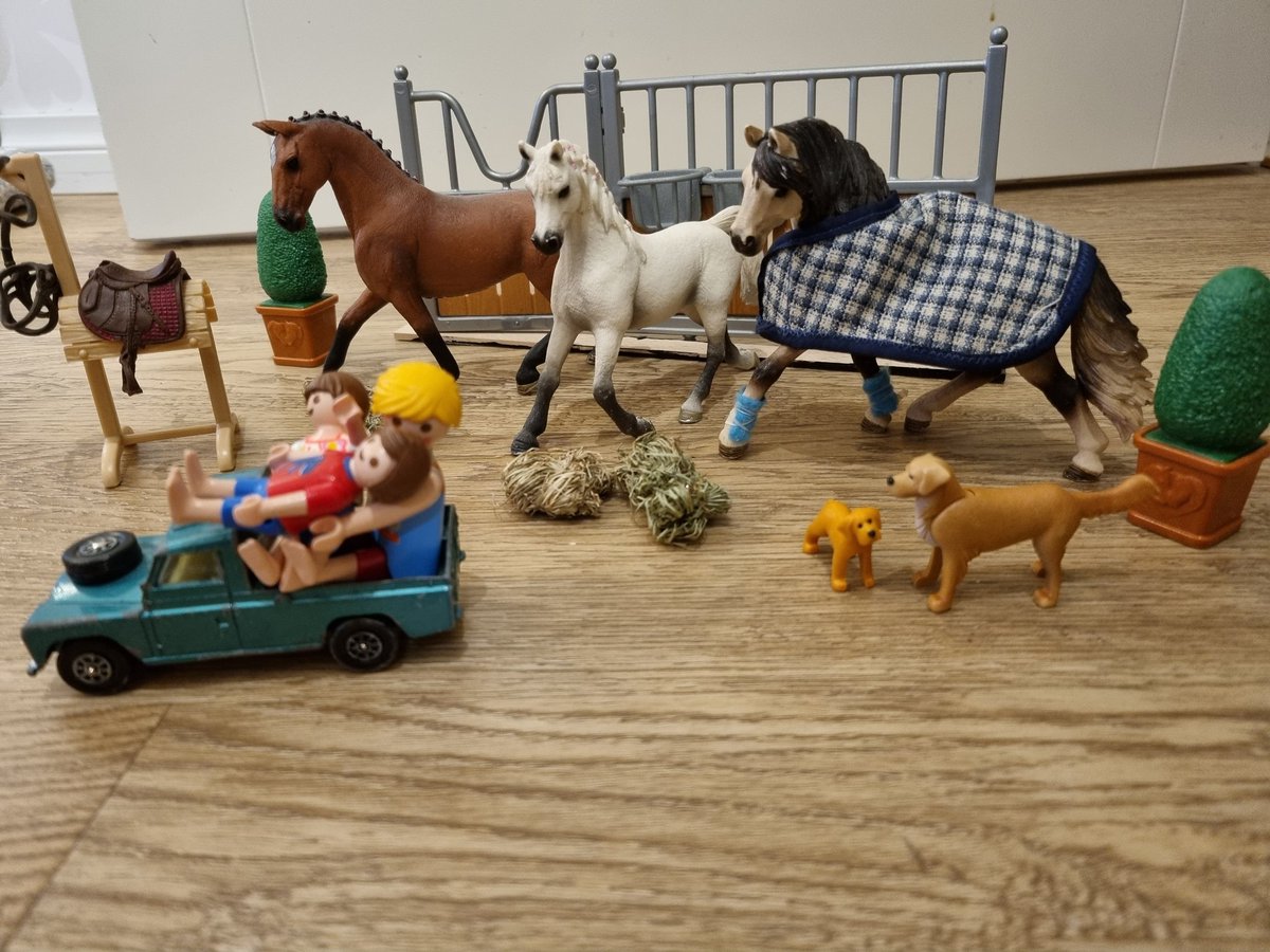 Jos huomiselle ei ole ohjelmaa, lähtekääpä #okra2023, mekin #LähiTapiola ollaan siellä! Kuitenkin turvallisemmalla kyydillä kuin kuvan porukka #elämänturva #samallapuolella