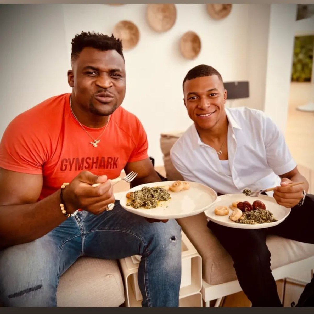 Francis Ngannou tweet media