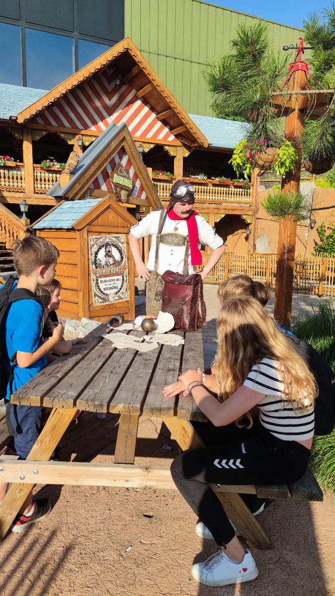 toverland's tweet photo. Een magische avond voor al onze Magic Members vol entertainment, verrassingen en alle attracties! 🥳 Ben je er ook bij? Deel je mooiste foto's met #Toverland! https://t.co/FVNNqcUOAt