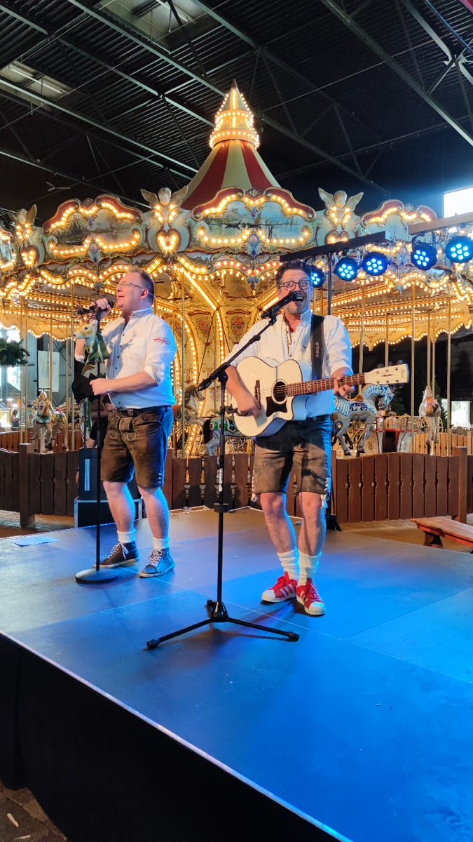 toverland's tweet photo. Een magische avond voor al onze Magic Members vol entertainment, verrassingen en alle attracties! 🥳 Ben je er ook bij? Deel je mooiste foto's met #Toverland! https://t.co/FVNNqcUOAt
