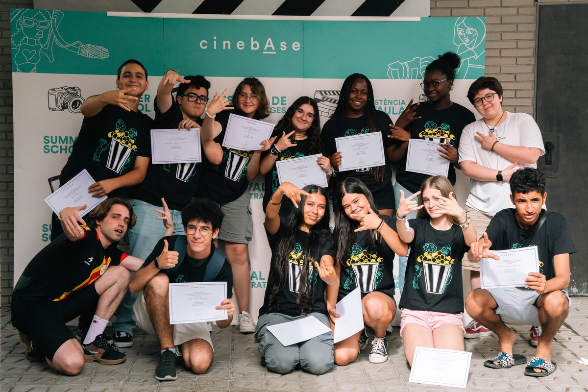 Cine_Base's tweet photo. #CineBase |🌞 Després de dies d'esforç i dedicació, arribem al final d'aquesta experiència pels cursos #Beginner, #Intermediate i #Advanced. Volem donar-vos les gràcies per la vostra dedicació i el talent que heu demostrat durant aquest temps. https://t.co/Q9XP4NSdoo