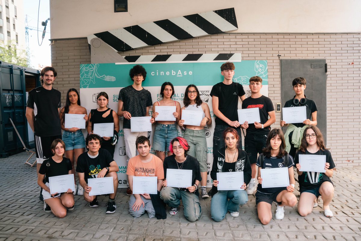 Cine_Base's tweet photo. #CineBase |🌞 Després de dies d'esforç i dedicació, arribem al final d'aquesta experiència pels cursos #Beginner, #Intermediate i #Advanced. Volem donar-vos les gràcies per la vostra dedicació i el talent que heu demostrat durant aquest temps. https://t.co/Q9XP4NSdoo