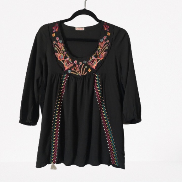 nellyrising's tweet photo. So good I had to share! Check out all the items I'm loving on @Poshmarkapp #poshmark #fashion #style #shopmycloset #chanel #patricianash #lucca: https://t.co/PlD2uk1TgG https://t.co/tfnFtdTdYJ