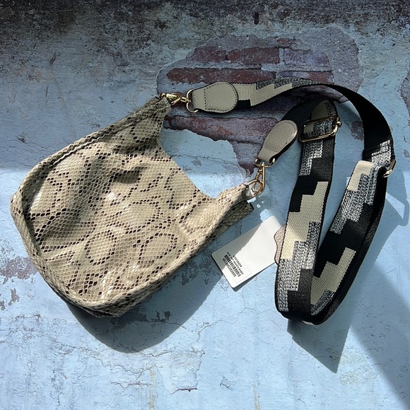 So good I had to share! Check out all the items I'm loving on <a href="/Poshmarkapp/">Poshmark</a> #poshmark #fashion #style #shopmycloset #lspace: posh.mk/kAsUaYqpfBb