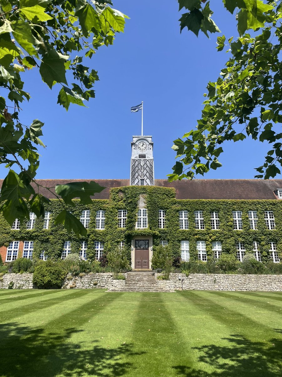 SVS_Headmaster's tweet photo. A beautiful afternoon to end the Summer Term and academic year here @SVS_News Have a wonderful Summer, everyone! https://t.co/VC3Y3894Gj