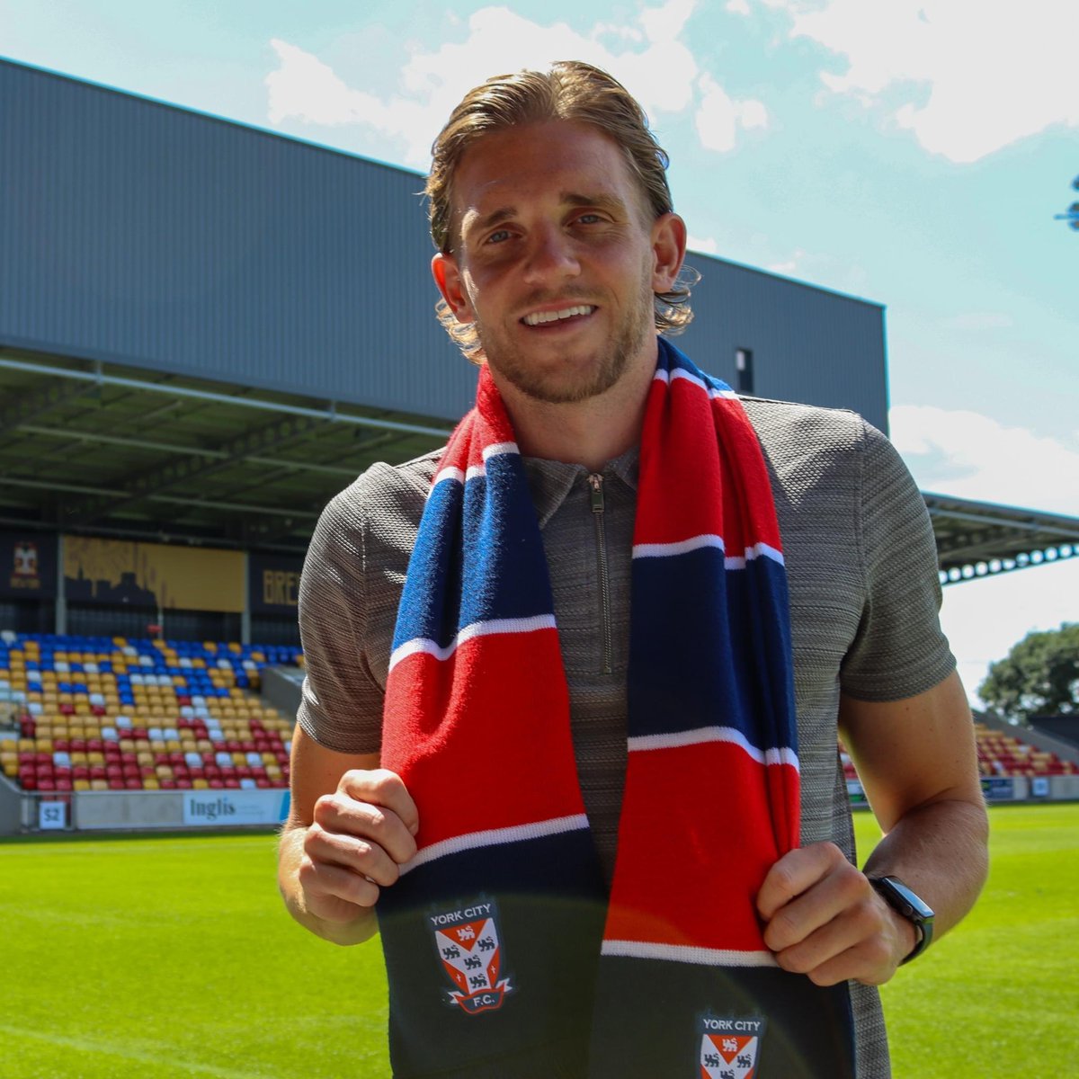 calhowe's tweet photo. Looking forward to getting started @YorkCityFC .. thank you for all the welcome messages! 🔴🔵 
Big thanks to @LeePhilpott11 @LPM_agents for getting everything sorted 🤝 https://t.co/2E9PhuCZ1l