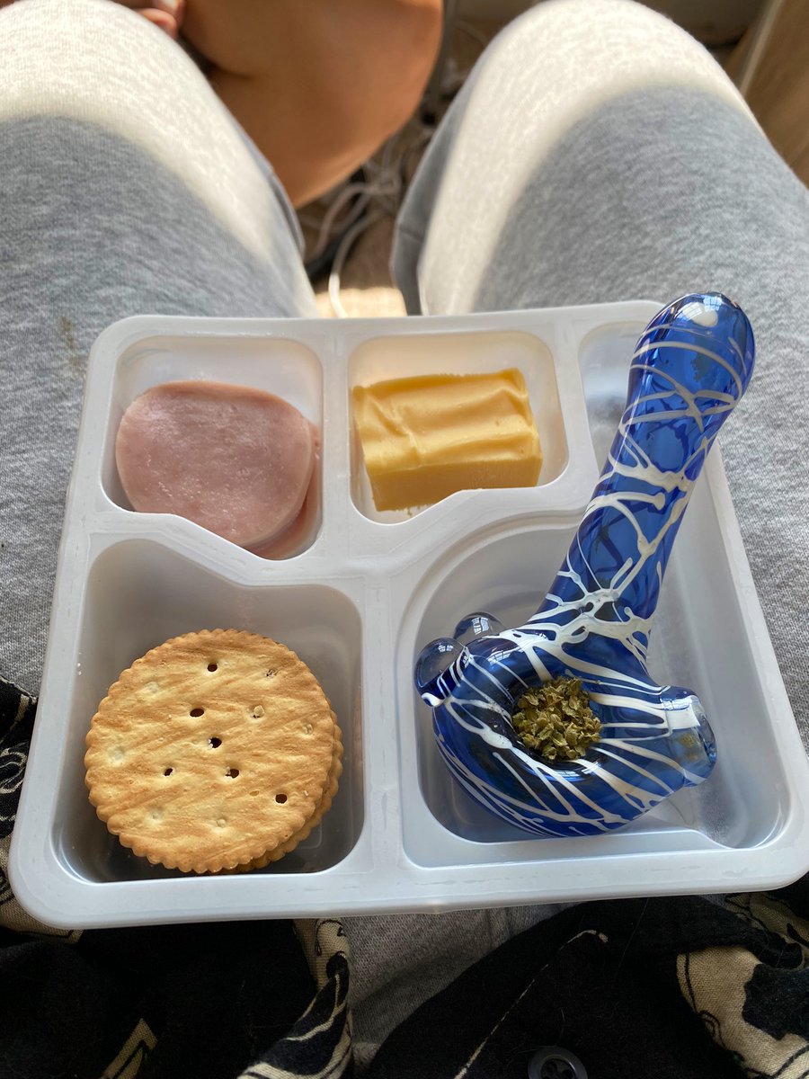Remixwuffy's tweet photo. Adult lunchable https://t.co/e2pQHcMOjW