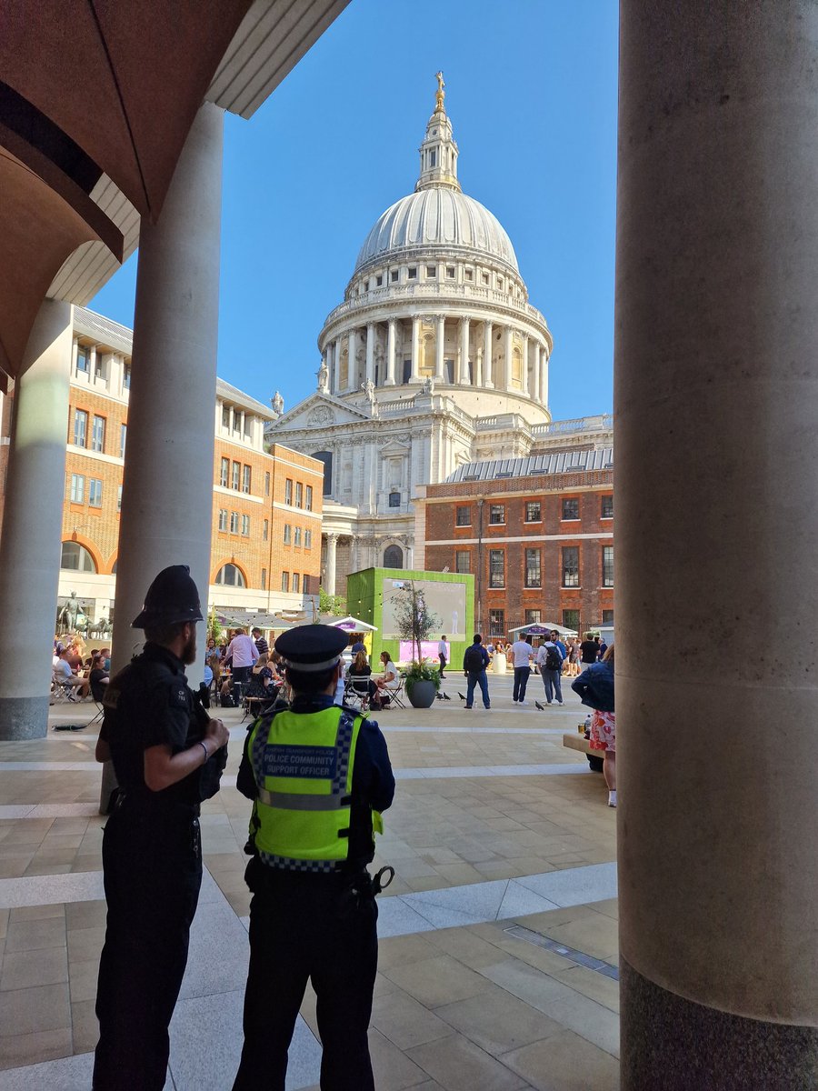 This week is ASB week of action! Liverpool Street officers teamed up with @CityPolice patrolling the square mile this afternoon deterring antisocial behaviour and keeping you safe.