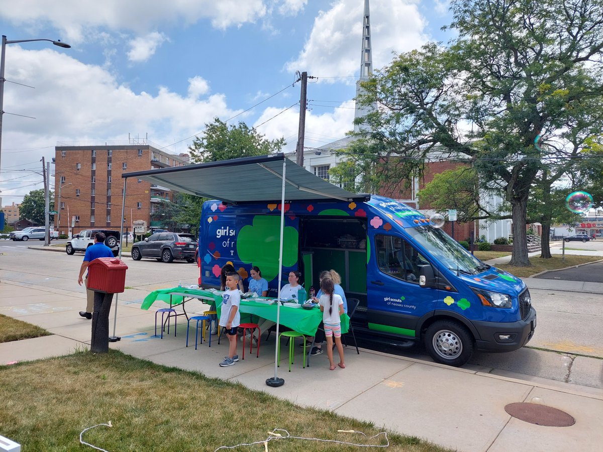 Hempstead_PL's tweet photo. Our first #FrontLawnFriday of the summer was a huge success! Thank you to @SenKevinThomas and all
the wonderful organizations who shared the day with us! https://t.co/0yXX6YJzmc