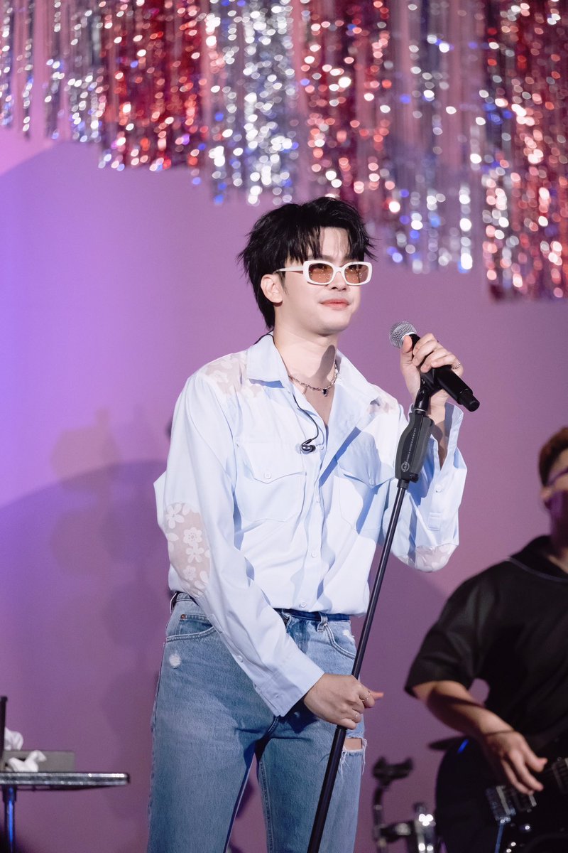 aoy_engine's tweet photo. 🫣
—— แบตหมดให้เดินไปหาปลั๊ก 
แต่ถ้าขาดความรักให้เดินมาหาเรา ..

07.07.2023 • A-One The Royal Cruise Hotel

#NONTTANONT https://t.co/geNEacArNv