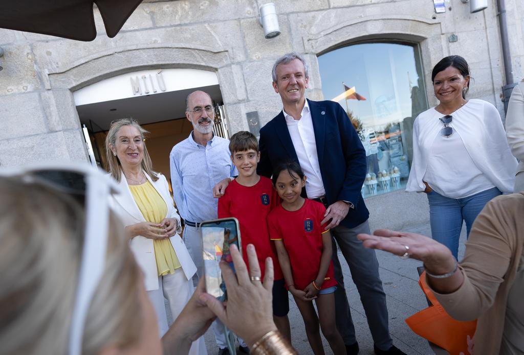 España ten a enorme oportunidade de elixir a eficacia da política á galega. A xente quere cambio e <a href="/NunezFeijoo/">Alberto Núñez Feijóo</a> é o único que o pode lograr.

Hoxe, en Baiona, con Sito Almuiña #EsElMomento