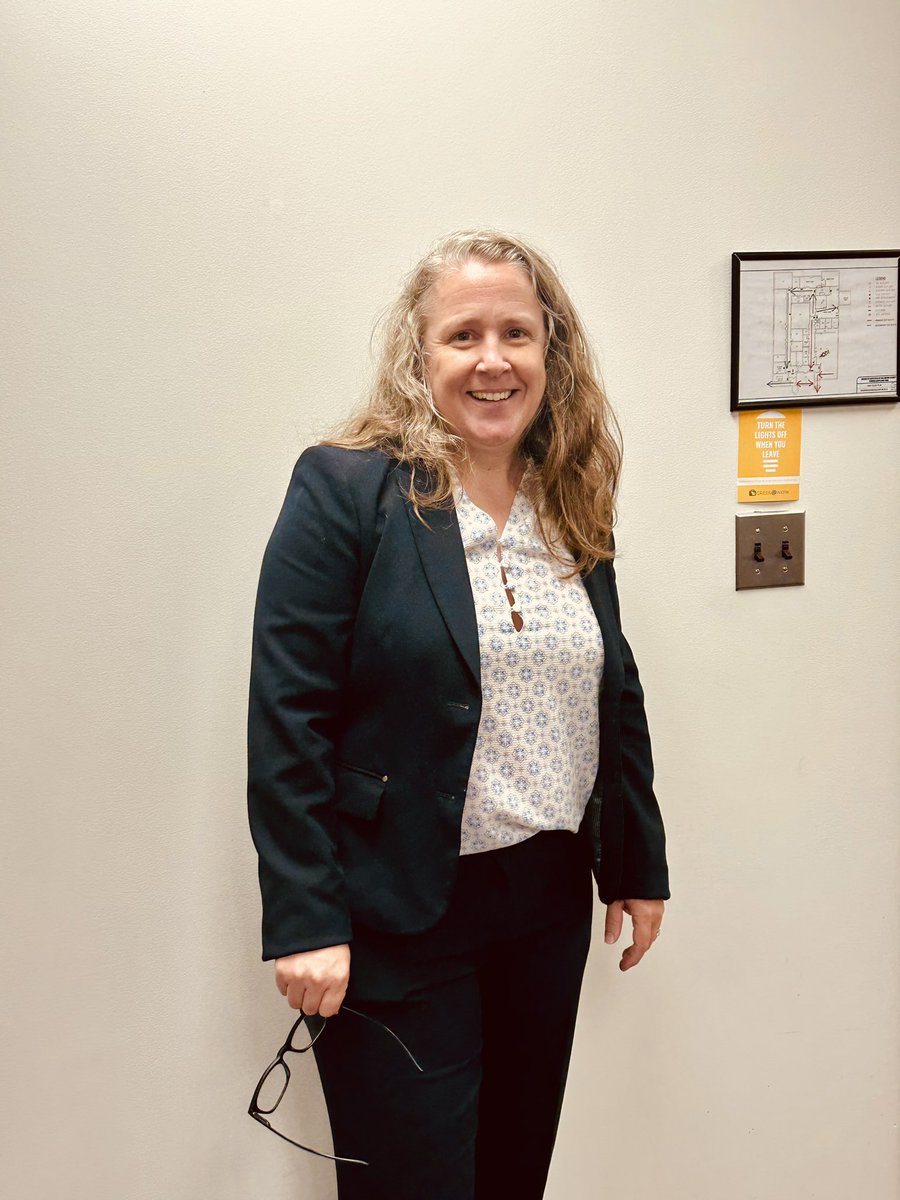 We are excited to welcome Ms. Abbey Campbell to the Gator Community as our principal.

Ms. Campbell is a veteran principal with 24 years’ of experience in education. Please join us in welcoming her. 🐊

#hallpride 🐊 #newleadership