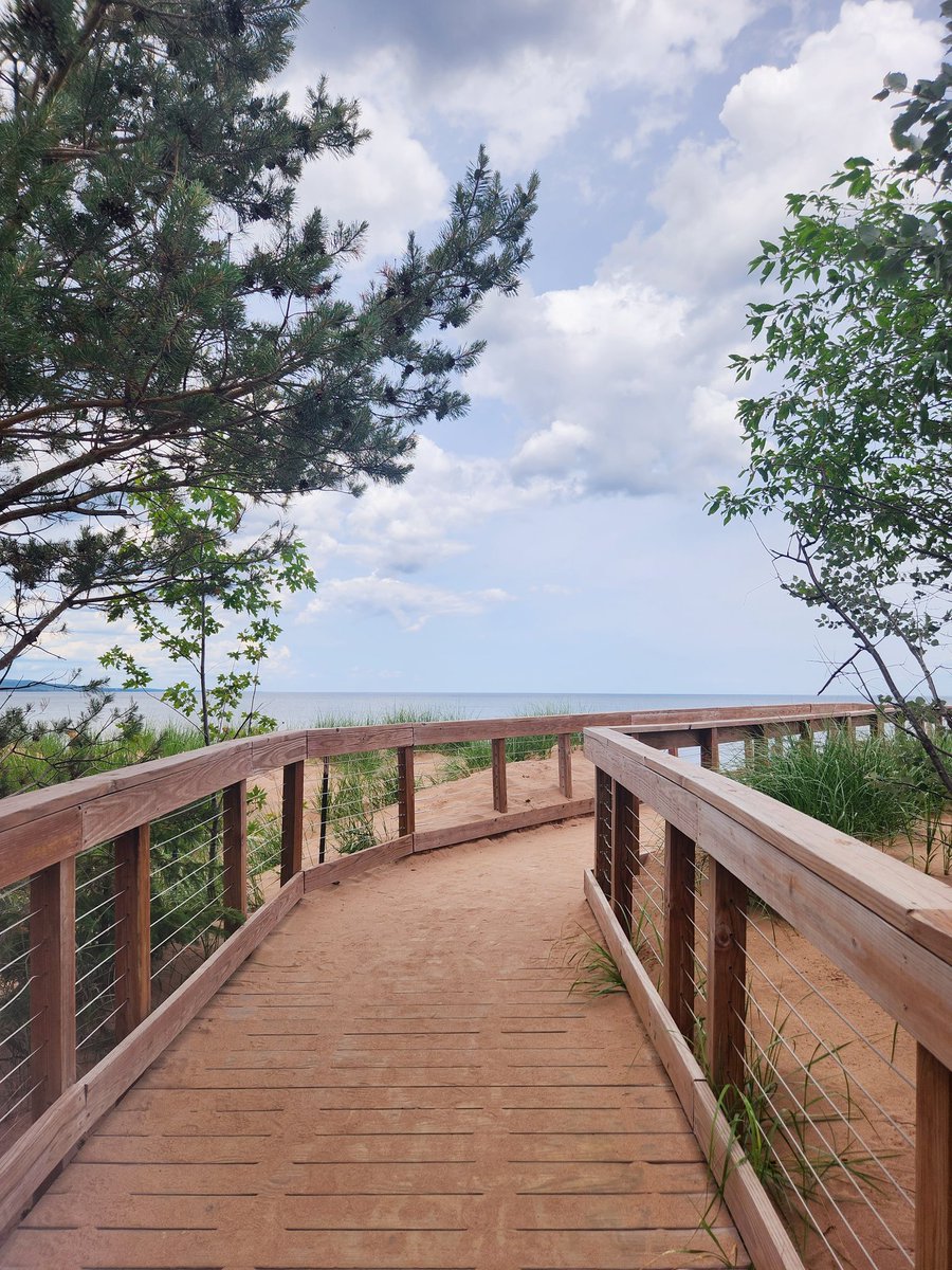 LauraLeeNews's tweet photo. Kicking off my long weekend.  Happy Friday!

#parkpoint #beachvibes #randr https://t.co/MOUZ2CCFYI