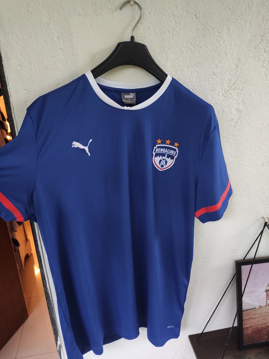 colonelstavern's tweet photo. The extremely delayed post bout the promised prize for the winner of my 22/23 Ambrey &amp; Colonel Mini league @FplTobes. CONGRATULATIONS. I only just got it delivered few days ago.  Will figure the logistics to post it to you asap.  
#FPLCommunity #FPL #FPLColonel 
Let's go 23/24 https://t.co/8A0joL3fAt