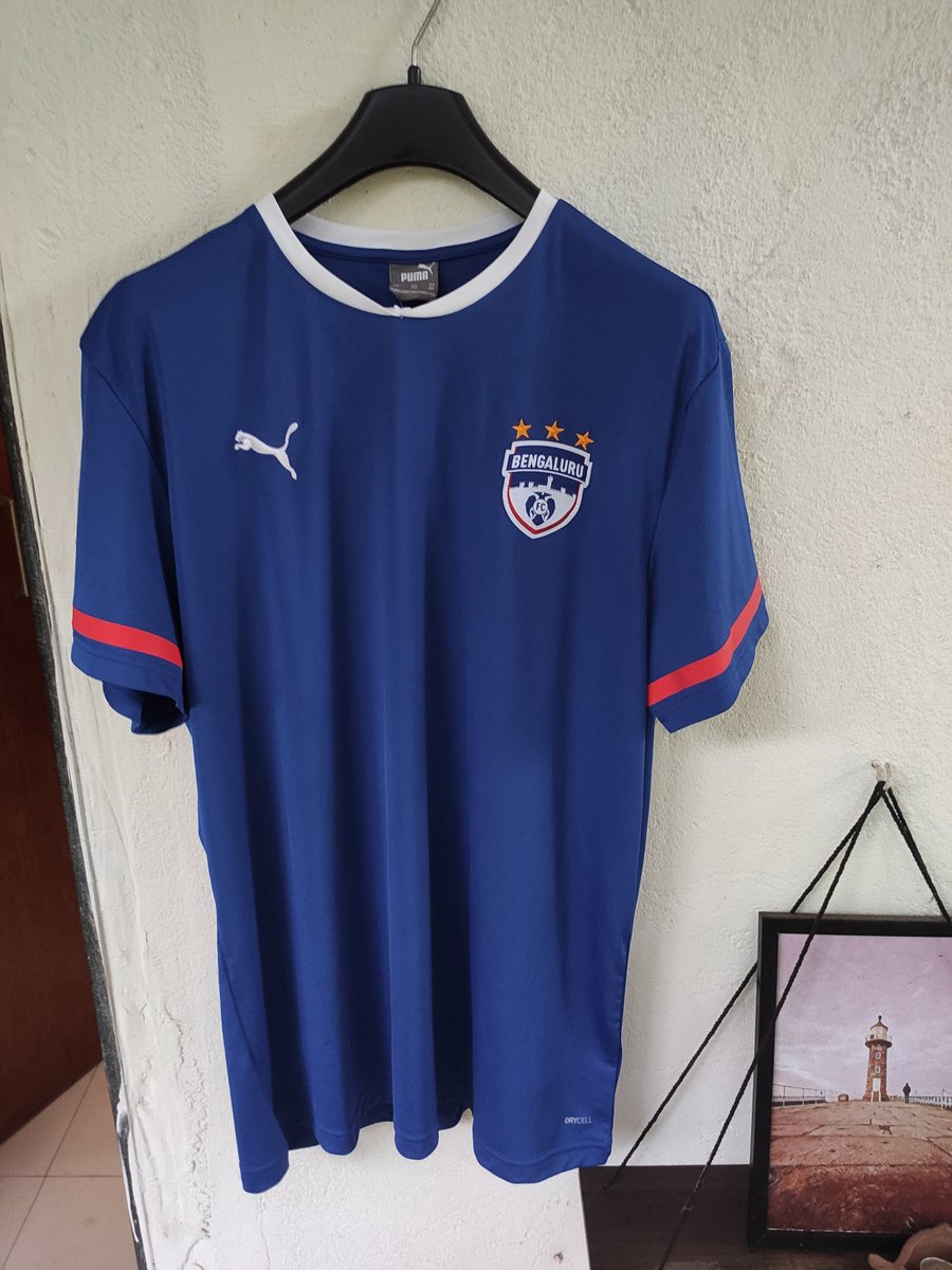 colonelstavern's tweet photo. The extremely delayed post bout the promised prize for the winner of my 22/23 Ambrey &amp; Colonel Mini league @FplTobes. CONGRATULATIONS. I only just got it delivered few days ago.  Will figure the logistics to post it to you asap.  
#FPLCommunity #FPL #FPLColonel 
Let's go 23/24 https://t.co/8A0joL3fAt