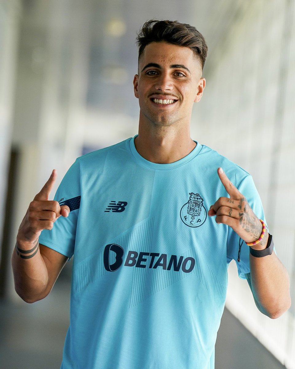 fcardoso_2's tweet photo. De volta a casa 💙🤍
23/24 🔜🔥
#FCPorto #ImortaisPorDireito https://t.co/9TQrkUrFDY