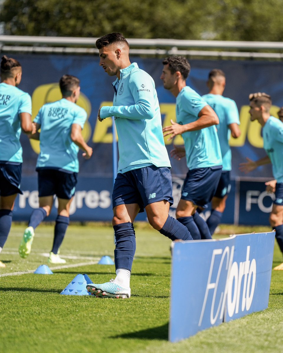 fcardoso_2's tweet photo. De volta a casa 💙🤍
23/24 🔜🔥
#FCPorto #ImortaisPorDireito https://t.co/9TQrkUrFDY