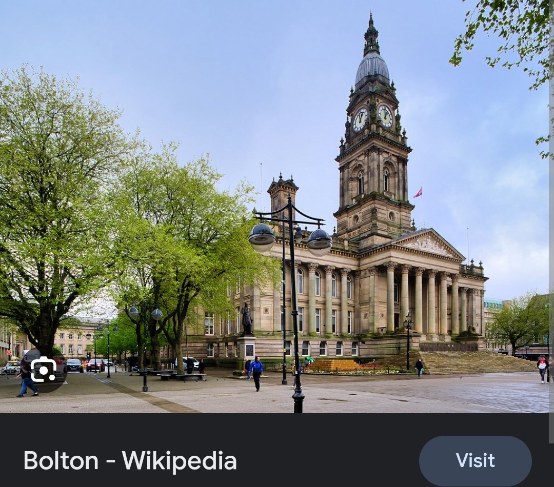 loubeam36's tweet photo. @RussInCheshire Saturday afternoon on the town hall steps or the fountains https://t.co/b8cgGxo50X