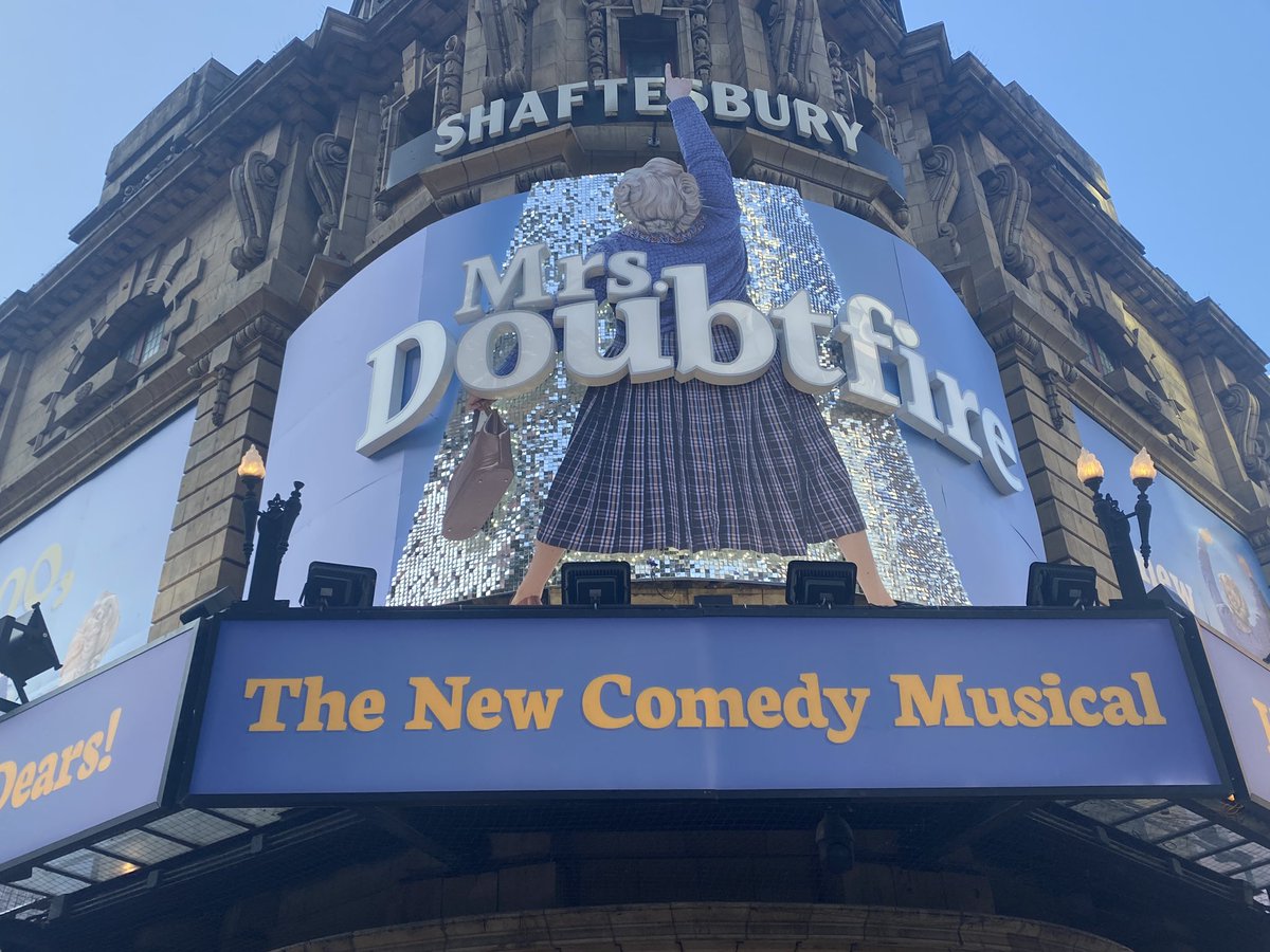 ljreeve's tweet photo. So excited to be at @DoubtfireUK tonight. Iβve wanted to see this show ever since I heard it was on Broadway. Thanks to theatre tokens I discovered I had, tonight didnβt cost me a penny. #HelpIsOnTheWayDear https://t.co/30lWGZLvKh