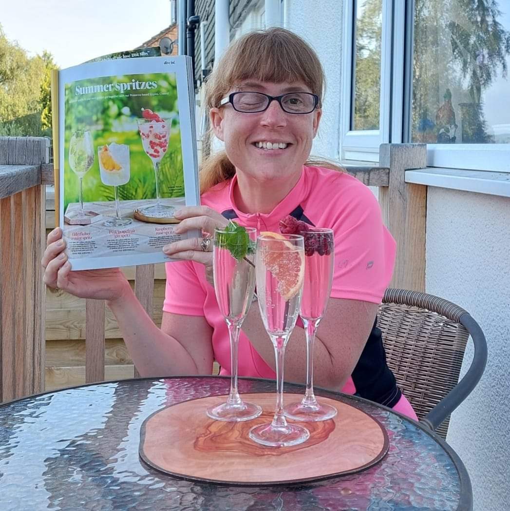 HPatts10's tweet image. I cycled 40 miles today so I rewarded myself with these from the new magazine - well, it is my birthday tomorrow! 🥂 9 syns for the lot and worth every one. Cheers! @SlimmingWorld #SWMagazineMakes #SWConsultant #Birthday #SummerSpritzes #TeamTopsham #Topsham #JoyfulJuly 🌞