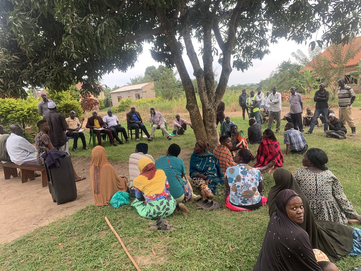 gaddafinassur's tweet photo. Held a consultative meeting with a few stakeholders from Buyuki Parish about illegal evictions of Bibanja holders by Landlords. We all agreed to protect our Bibanja holders at all costs. We expect full cooperation from the security forces. The RDC Mr Bwabye has been helpful. https://t.co/w1uMgZxGgE