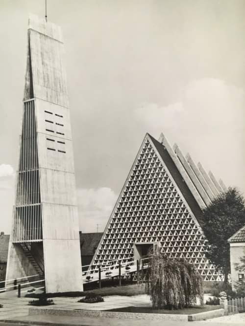 areasvellas's tweet photo. Jesus-Christus-Kirche in Kevelaer, Germany...1961-63
by Helmut #Duncker &amp; Martin #Görbing...
#architecture #arquitectura https://t.co/rtH2DI3Kxx