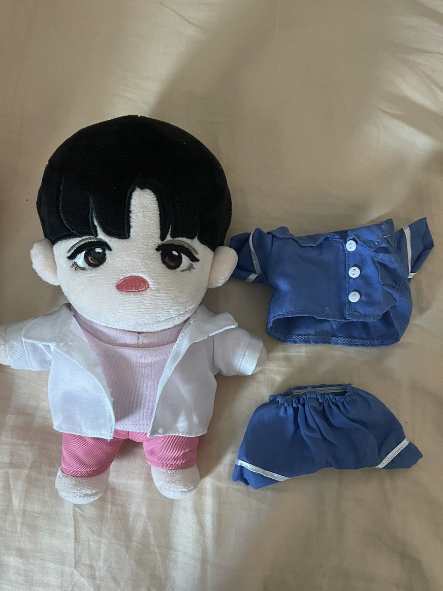 coupscorgi's tweet photo. 🇺🇸 USA WTS: Seventeen S.COUPS fanmade 20cm dolls: Couper Star (2018) &amp; Coucoucheol (2019)💗 
에스쿱스 인형 
✨ DM, serious inquires only!
Both dolls come with all original clothing, only have slight dust otherwise like new condition
#Seventeen #세븐틴 #SCOUPS #에스쿱스 https://t.co/nnKGrH6XDL