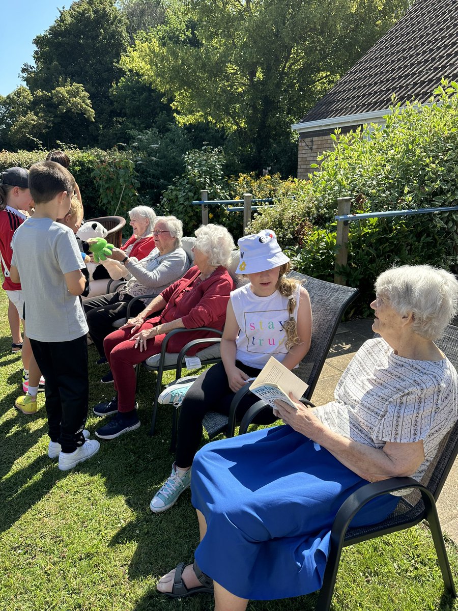NorthTownDeputy's tweet photo. Celebrating the end of Year 4’s Archie journey by visiting the residents at @TheAbbeyfield for games, discussion and some singing. @NorthTown4PC @NorthTown3EF https://t.co/45iSbUVtGN