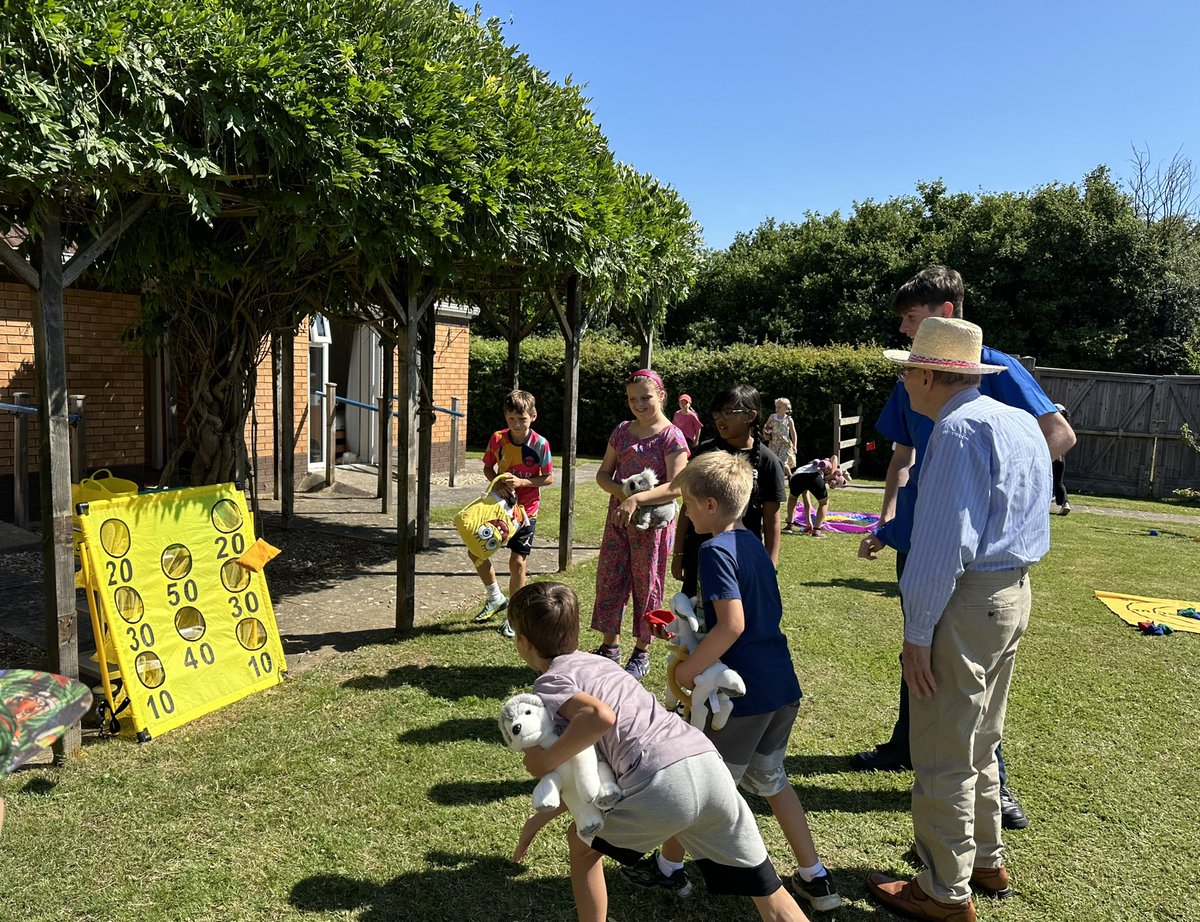 NorthTownDeputy's tweet photo. Celebrating the end of Year 4’s Archie journey by visiting the residents at @TheAbbeyfield for games, discussion and some singing. @NorthTown4PC @NorthTown3EF https://t.co/45iSbUVtGN