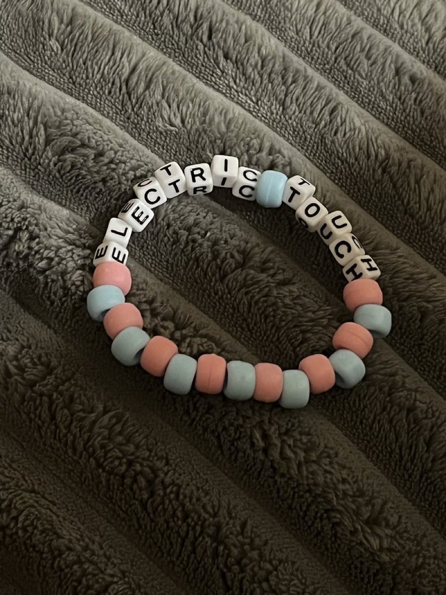 falloutboy's tweet photo. your Electric Touch bracelets are everything ⚡️💜

@hereismuna
@endersqu1d
@stxrfxcker
@styledmidnights https://t.co/5QtcJNdLOM