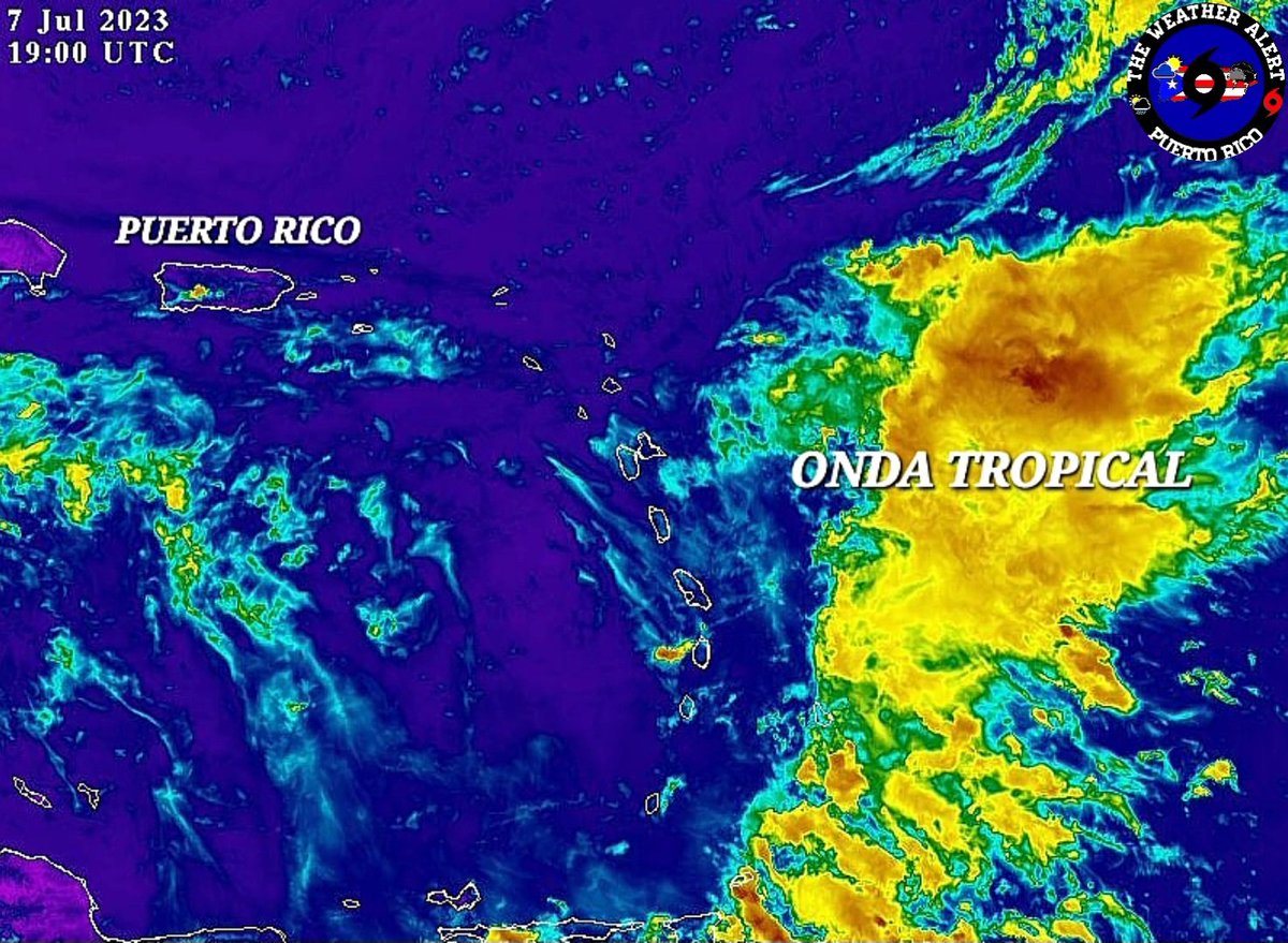 TWAPuertoRico's tweet photo. Así se ve actualmente la onda tropical que estará con nosotros durante todo el fin de semana trayendo lluvias y tronadas acompañadas con ráfagas de viento de 35 a 40 mph.

Tendremos riesgo elevado de lluvia excesiva y de rayos frecuentes para todo Puerto Rico y las Islas Vírgenes Americanas para el sábado y el sábado en la noche. ⛈️⚡️⚡️

Se espera que las lluvias y tronadas más fuertes sean para el este de Puerto Rico con acumulaciones de entre 2 a 4 pulgadas de lluvia, cantidades mayores son posibles en el este y sureste de PR. ⛈️⛈️⛈️

Existe amenaza de inundaciones urbanas y de riachuelos, inundaciones repentinas son posibles en áreas propensas.⚠️

Les seguiré informando sobre la evolución de esta onda durante las próximas horas. ¡Atentos! 👀