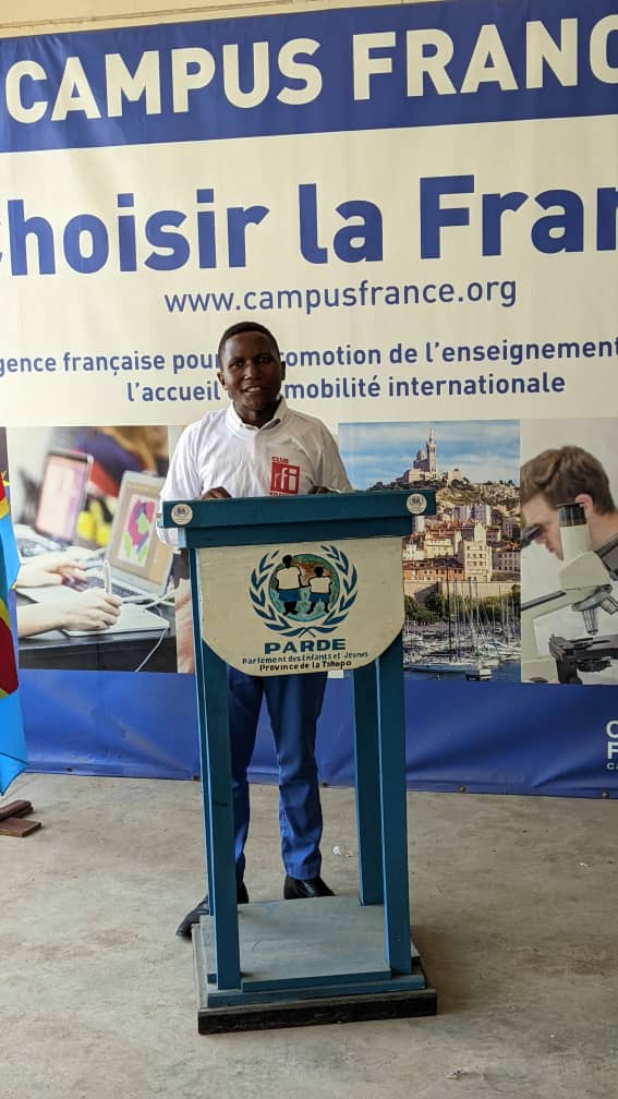 #Kisangani Nous, Club RFI Kisangani, avons organisé,  vendredi 7 juillet, une activité intitulée « bibliothérapie sur le Congo.» 63 ans dans l'indépendance, la nation congolaise va vers le sous-développement, avec une population épuisée par la violence. 
<a href="/PatrickMANGALA9/">Patrick MANGALA Journaliste</a>