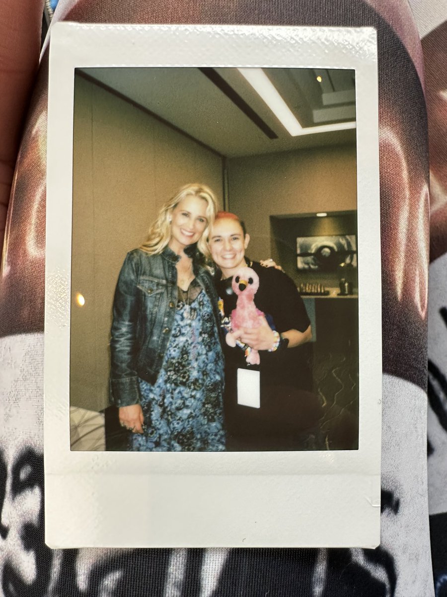 waywardlyme's tweet photo. @SamSmithTweets meet and greet #spnsf https://t.co/scpn8R5sAI