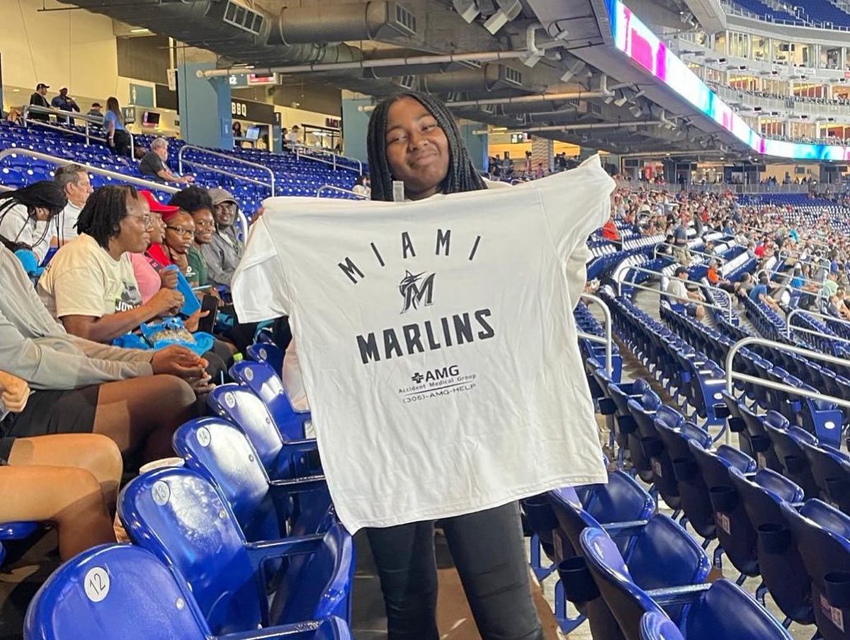BranchesFL's tweet image. A big THANK YOU to the @Marlins for hosting our youth at yesterday’s baseball game against the Cardinals! It may not have been the score we hoped for, but one of our youths caught a shirt from the t-shirt cannon, so that’s a win in our book!😎⚾️ #branchesfl #baseball #MakeItMiami