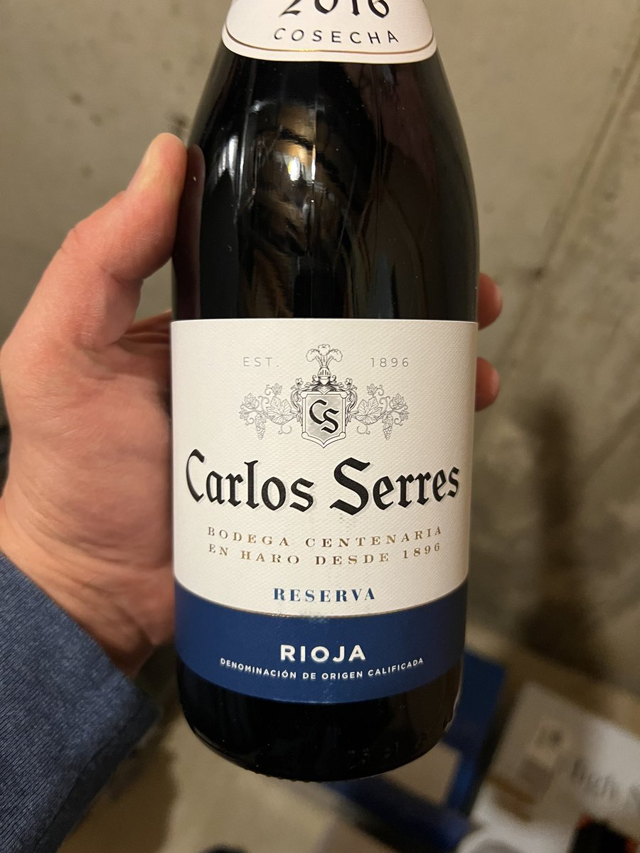 sippybee's tweet photo. #Friday #wine https://t.co/LmBsOM00Of
