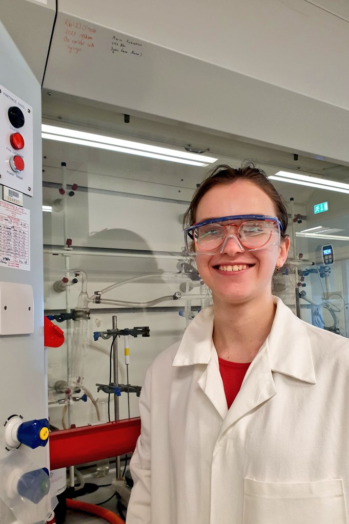 ajavestro's tweet photo. "Mariia was here :)" See you later to our 🌟 #AvestroGroup #MolMatYork BSc Mariia 🇷🇺 who will graduate Top in Class 🎓 &amp; receive the @ChemistryatYork Whinfield Medal 🏅 for her achievements later this month. She returns Oct to begin a #PhD w/ @mcgonigalgroup. Congrats Mariia!! 🎉 https://t.co/GJ5p0dyqUp