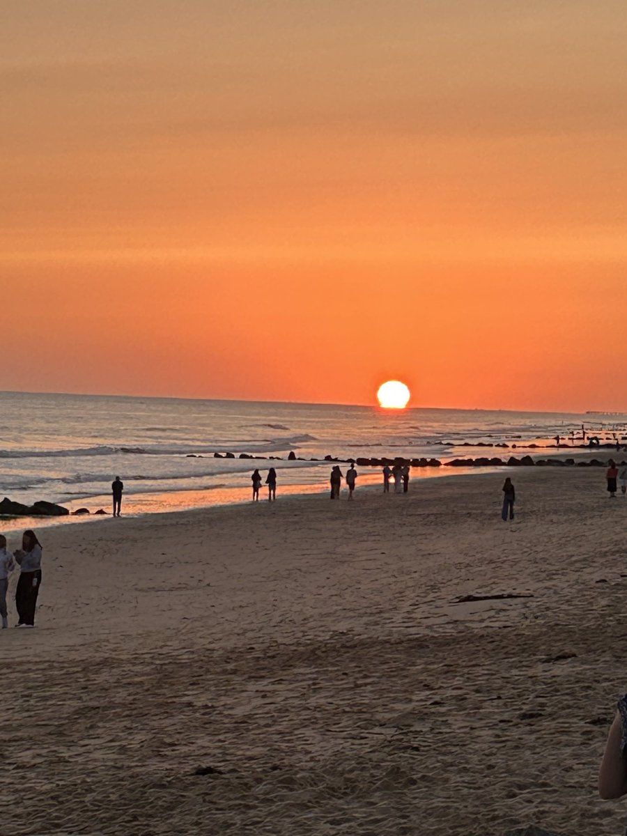 boreenboy's tweet photo. Just chilling watching the sunset and rocking to the chooons on #BlockRockinBeats you give a big shoutout to Alfie and Finn on holidays in France 🇫🇷🇫🇷 ⁦@DecPierce⁩ https://t.co/txCgdx0FAJ