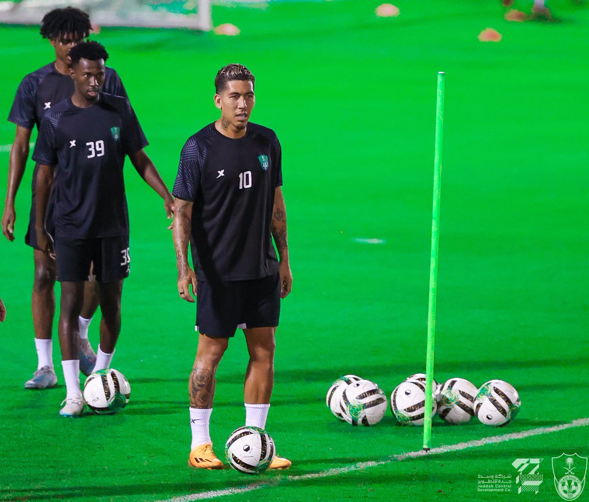 ALAHLI_FC's tweet photo. 📸 Boooooobby 🎩🪄 https://t.co/rdTf4dnBkQ