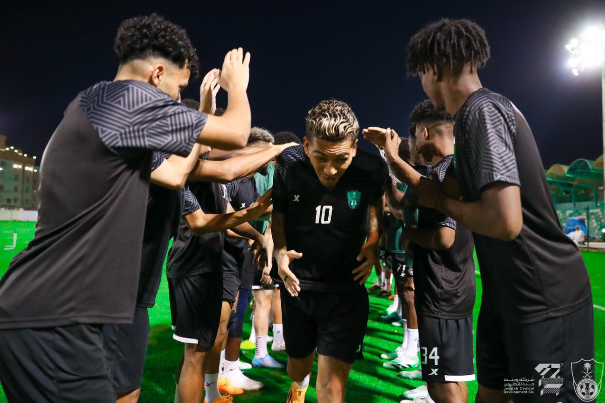 ALAHLI_FC's tweet photo. 📸 Boooooobby 🎩🪄 https://t.co/rdTf4dnBkQ