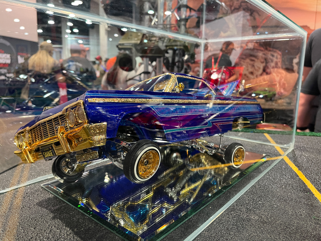 Graphicspider's tweet image. display boxes