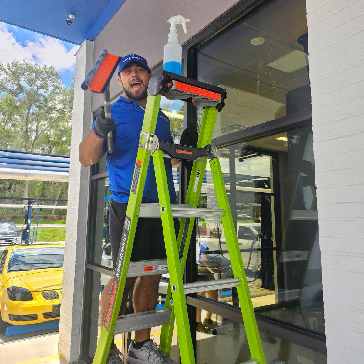CaliberCarWash's tweet photo. Our Teammates are hard at work preparing for the opening of our Caliber Car Wash location in Lecanto, Florida. It's almost wash time! #CaliberClean #CaliberCarWash https://t.co/1Y1XqW2TKK