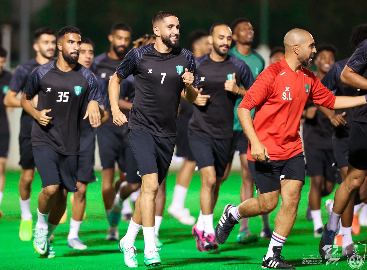 ALAHLI_FCEN's tweet photo. 📷 | Training tonight 

#AHLIFC ⚽️ https://t.co/mHr22kC9Rc