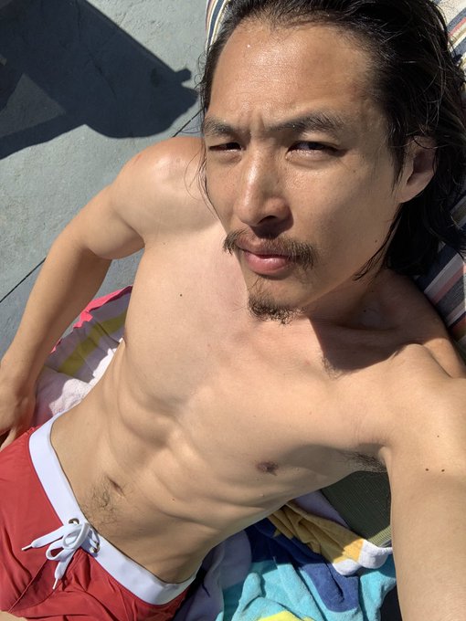 Who wants to have a pool party soon? https://t.co/hM6CgYk4M6