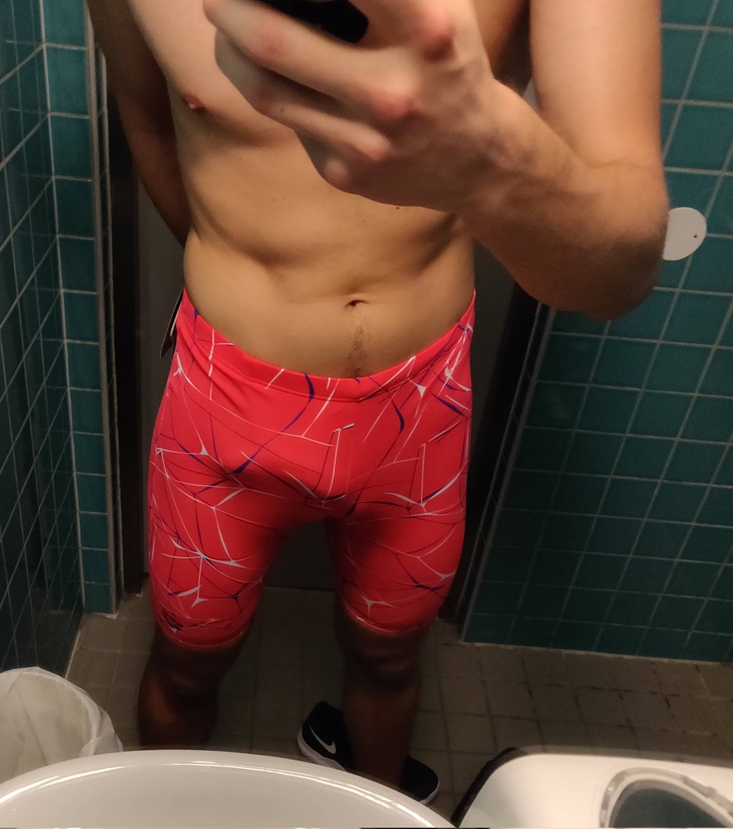 SunnyTommyFun's tweet photo. Red swimsuit ♥️ https://t.co/08PblydWNW