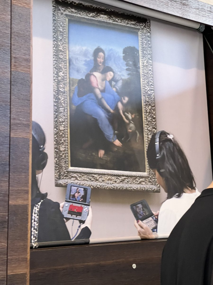 notzachx's tweet photo. i just found out that the louvre uses nintendo 3ds xls for their audio guides. never would’ve guessed https://t.co/jliTJUsvQw