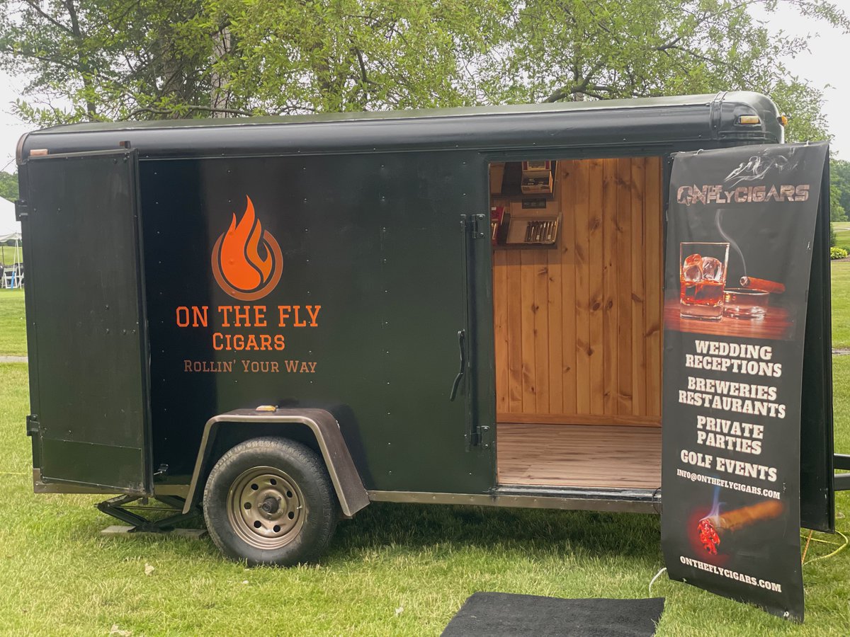 OntheFlyCigars's tweet photo. We're in the heat of #cigarszn! Join us tomorrow while we join the wonderful folks at @PrayerfromMaria at the #SunflowerWineFestival in Rocky River. A terrific cause, perfect weather and your favorite cigars!
Let's light it up!
https://t.co/HIcrCOZL3P https://t.co/UGLau62qCY