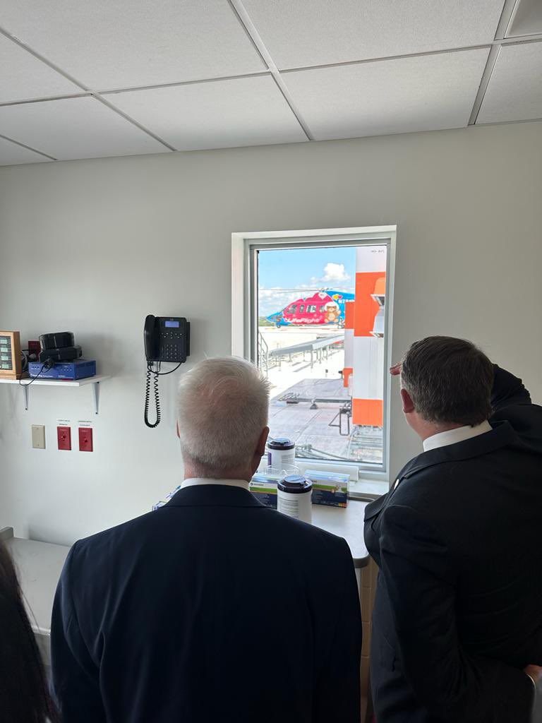 Matt_A_Love's tweet photo. Had the opportunity to tour @AHCA_FL Secretary Jason Wedia around @Nicklaus4Kids and highlight the importance of specialty pediatric hospitals to our community. He even got the opportunity to experience a LifeFlight patient transfer.

#pediatrics #childrenshospital #nicklaus4kids https://t.co/MjCXHBB8tt