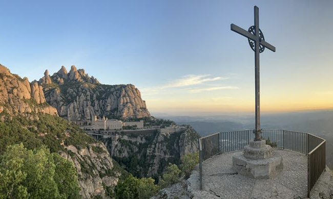 jesuitschools's tweet photo. The pilgrimage followed the footsteps of Saint Ignatius Loyola, stopping at various points along the way including Montserrat and Manresa. 2/2 https://t.co/pb43QFJimF
