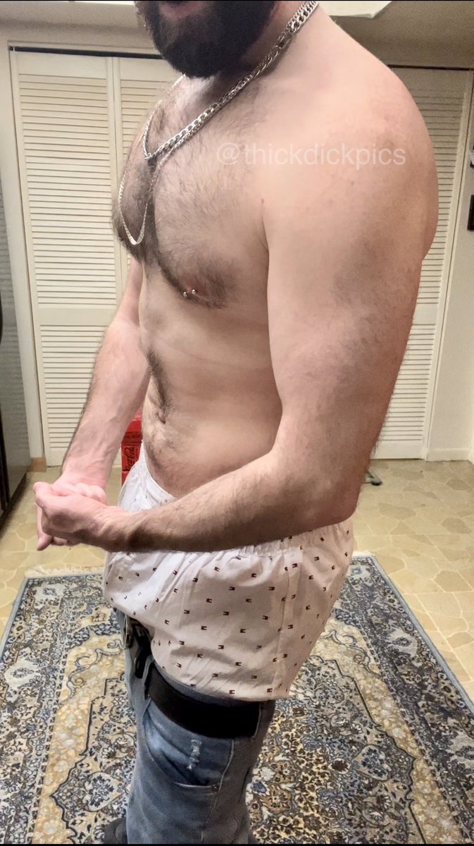 thickdickpics's tweet photo. RT if you want to suck on my nips https://t.co/0dE0D1BZRv