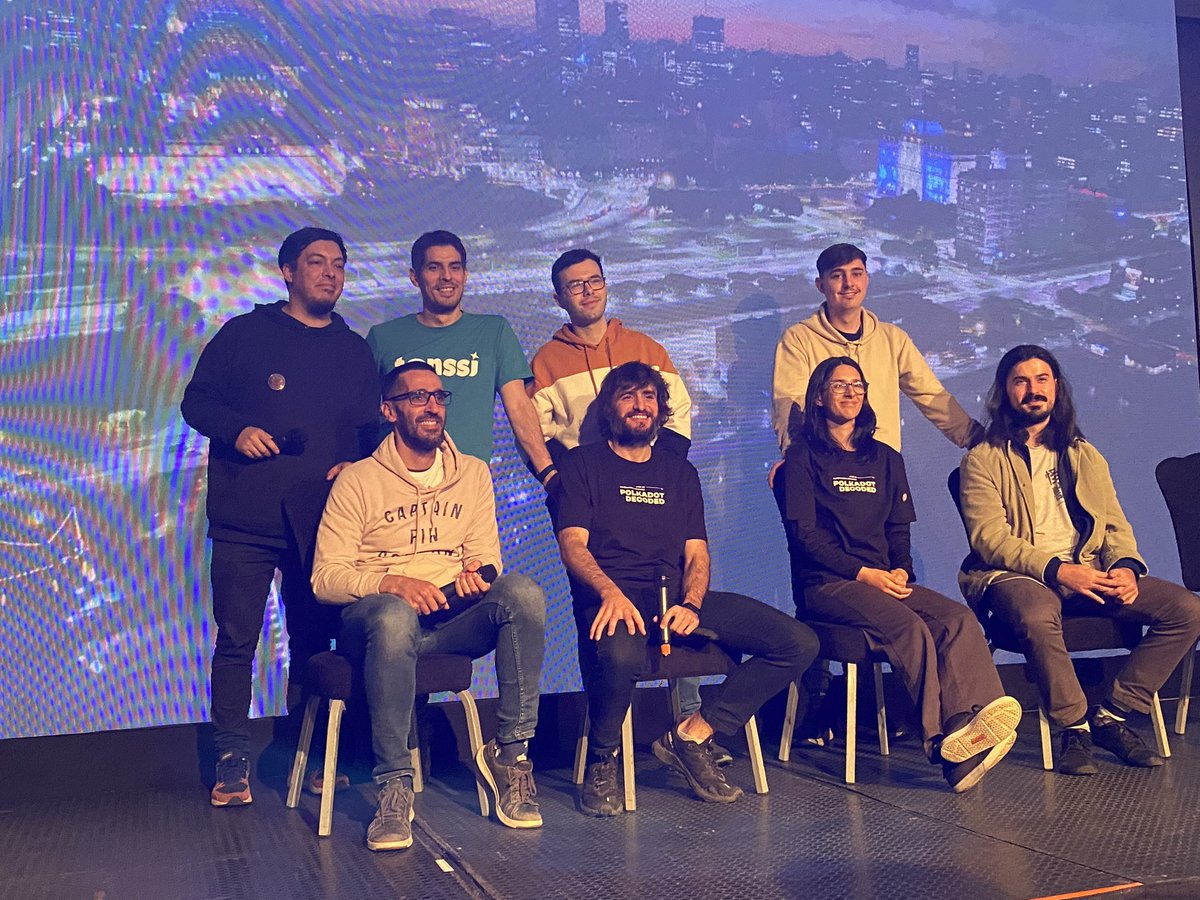 Ayer en el Satellite Event organizado por los chicos de <a href="/polkadothub/">Polkadothub</a> el team Mendoza dijo presente.

<a href="/ValeMFernandez0/">Valekun</a> y <a href="/agusrodri__/">Agustín Rodriguez</a>  dieron charlas técnicas enfocadas al programador. Y Rocío participó del panel final de egresado del PBA de Buenos Aires.